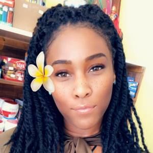 Meet your Posher, Alexia